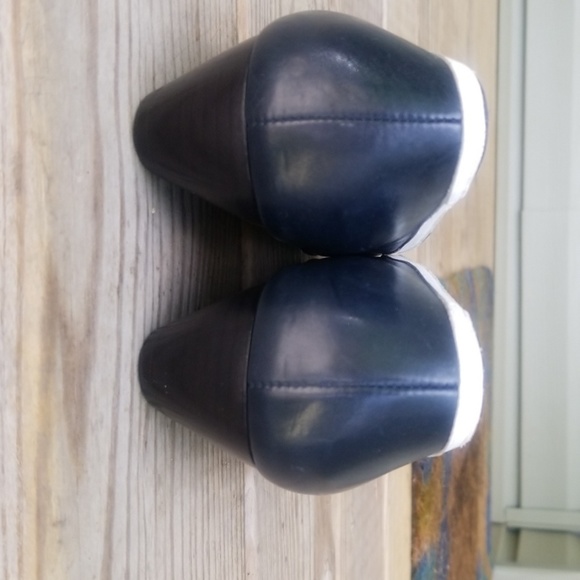 Shoes - Picture 7 of 8